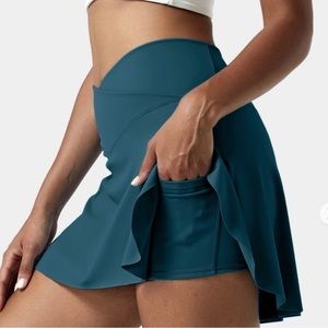 Halara tennis/golf skirt with attached shorts underneath